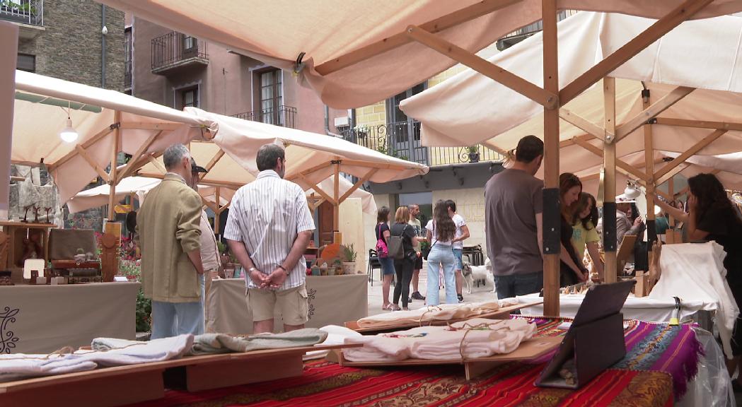 Poca afluència en el segon dia del mercat de la vall