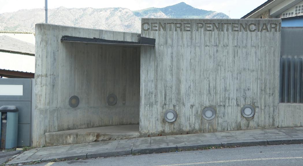 L'agent penitenciari expedientat per la fuga del pres estudia recórrer 