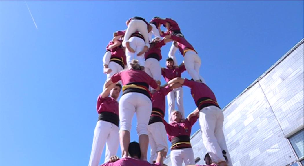 S'aixequen castells de fins a vuit pisos a la Diada Castellera