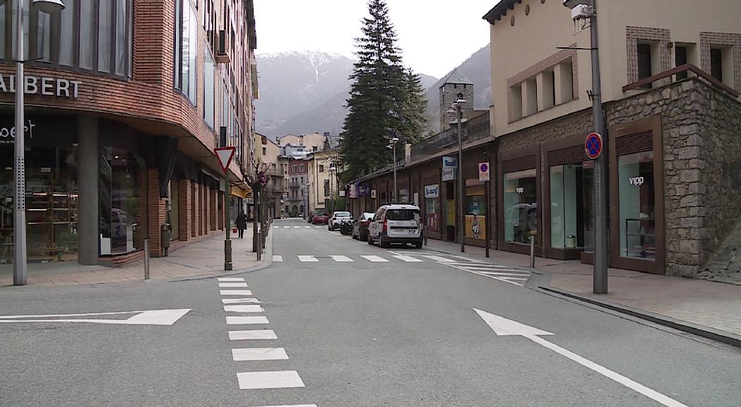 Ajustos per l'obertura d'empreses necessàries, com els laboratoris clínics, drogueries i comerç a l'engròs de neteja, farmàcia i combustibles