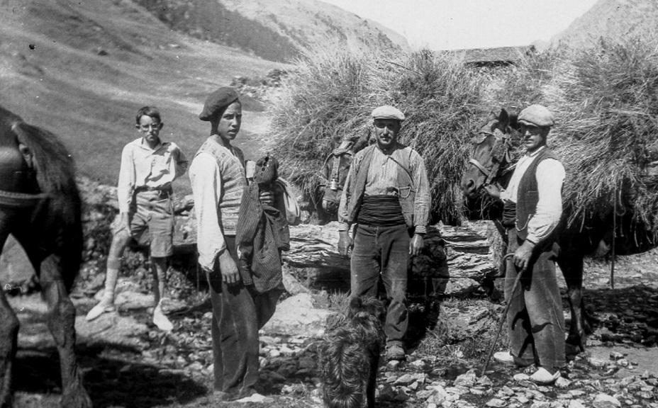 Albert Rossa homenatja la pagesia i la ramaderia tradicionals al llibre 'Andorra. Eines d'un temps passat'