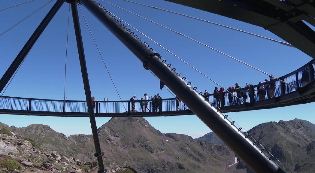 Allau de gent al mirador solar de Tristaina