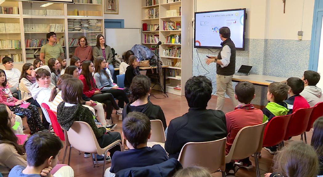 Els alumnes del col·legi Sagrada Família coneixen els beneficis i els riscos dels videojocs