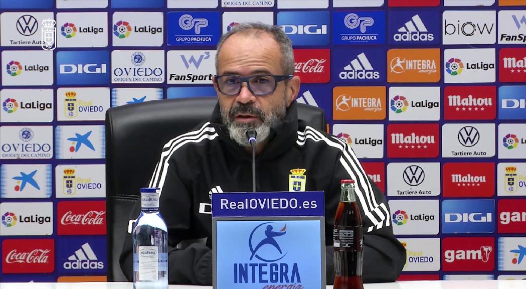 Álvaro Cervera, tècnic de l'Oviedo, abans de jugar contra l'Andorra: "No sé qui és el llest que ho ha fet, però no és normal que juguis contra un equip descansat"