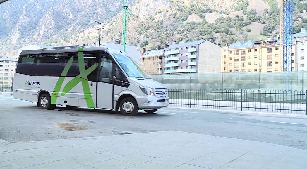 S'amplia fins a final d'any l'abonament de bus per a estudiants a l'estranger