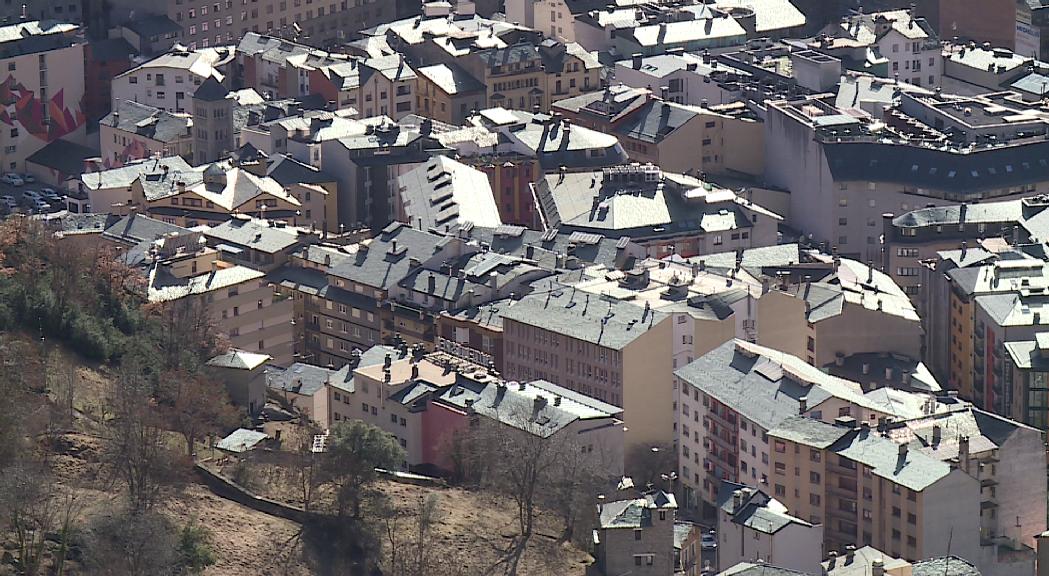 Ampliar el parc públic d'habitatge és una prioritat pels grups parlamentaris, tot i que alguns defensen mesures més immediates 