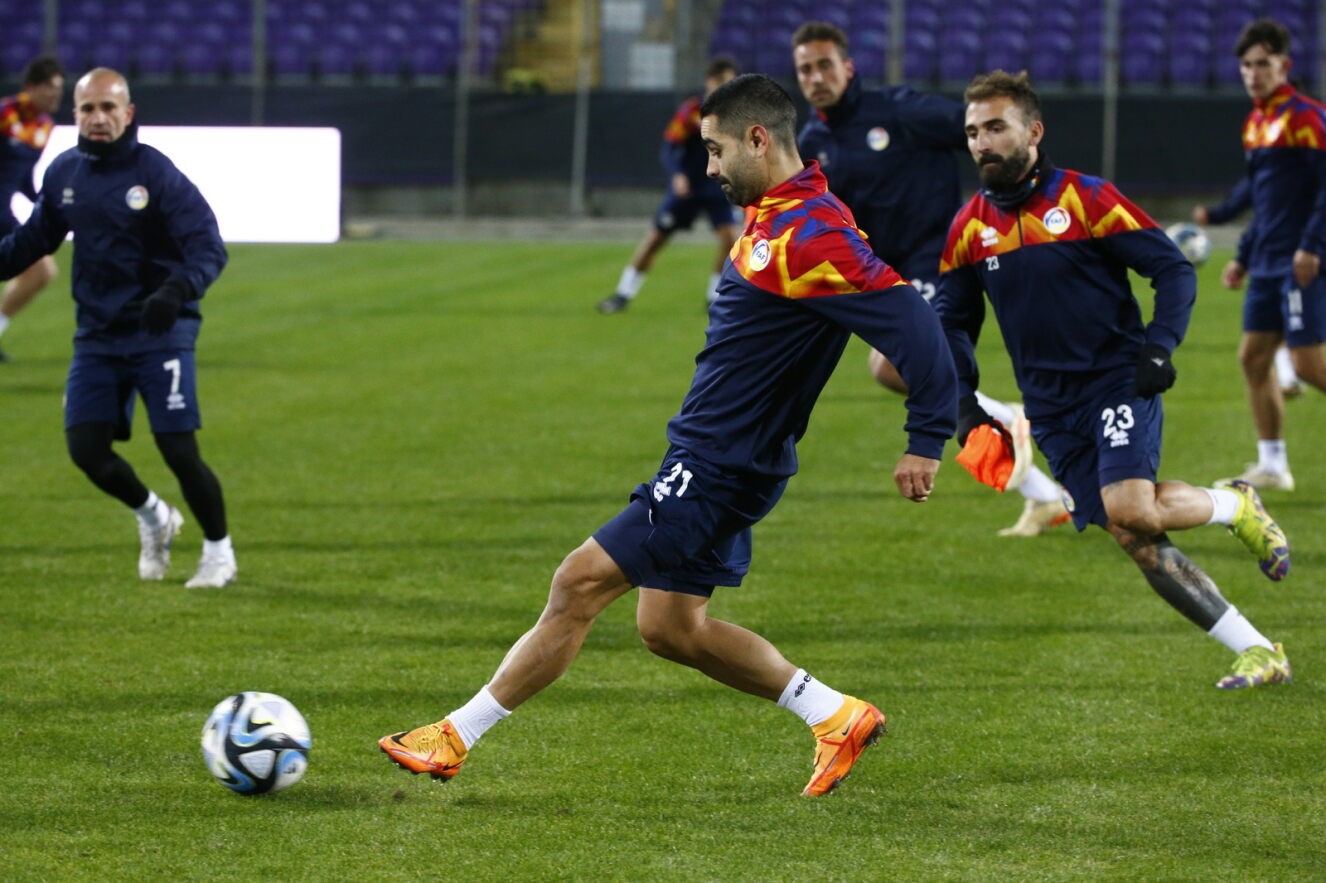 La selecció absoluta de futbol juga demà a Budapest