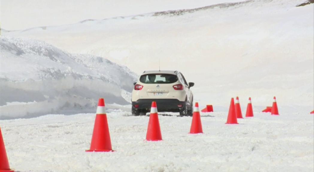 Andorra la Vella i l'ACA posen en marxa un curs de conducció sobre gel per a  joves entre 16 i 21 anys 