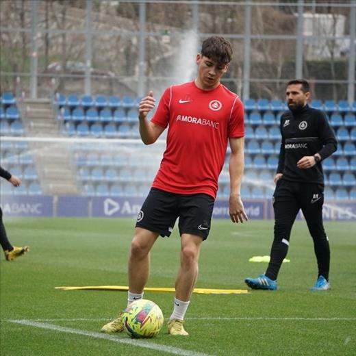 Arnau Prat davanter del Gimnàstic Manresa, filial del FC A