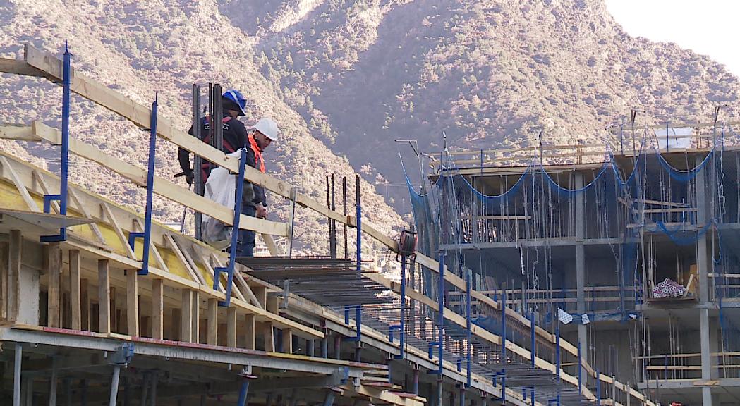 Els arquitectes alerten que un creixement desmesurat podria provocar l'esclat d'una bombolla immobiliària