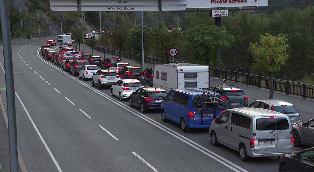 Arriben 70.000 vehicles pel pont del Pilar