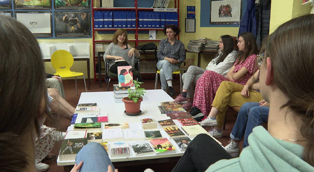 L'art d'escriure i la discapacitat centren la primera xerrada a les escoles de la guanyadora del Premi Carlemany 