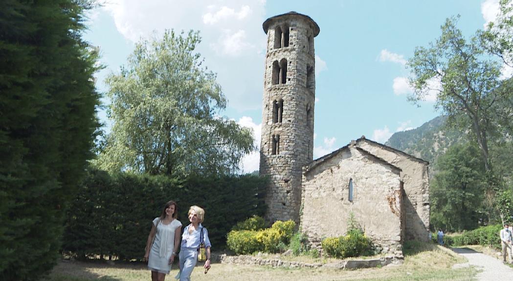 L'artista per la pau Hedva Ser visita Santa Coloma per conèixer part de la candidatura sobre els elements de creació del Coprincipat 