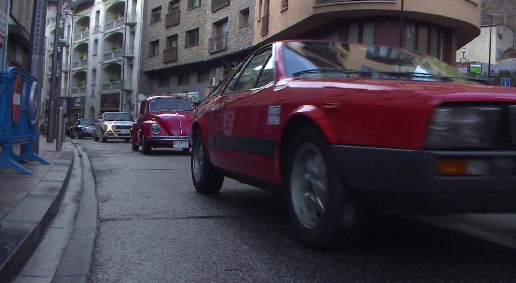 L'Associació de Vehicles Antics recupera el raid turístic entre les dues Andorres