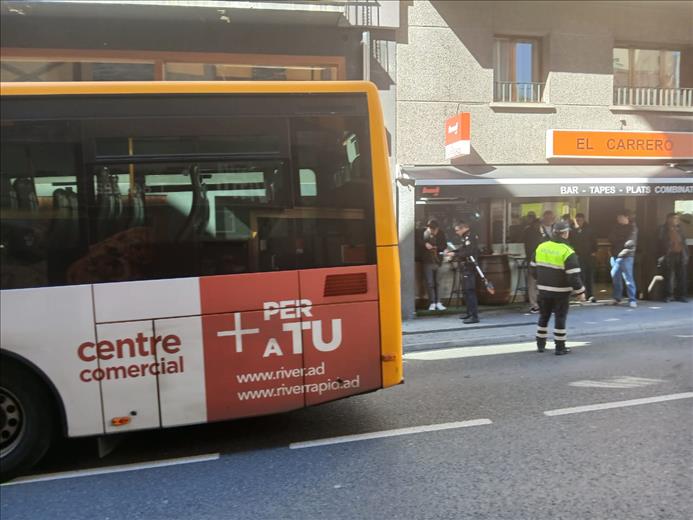 Un autobús de línia regular ha atropellat un v