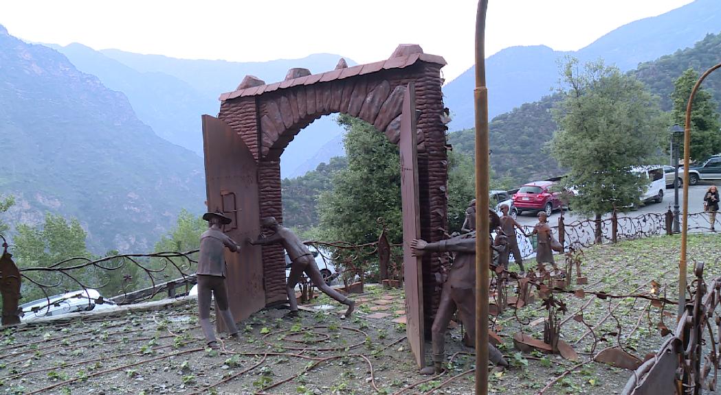 Auvinyà inaugura una gran escultura dedicada als refugiats d'entre guerres