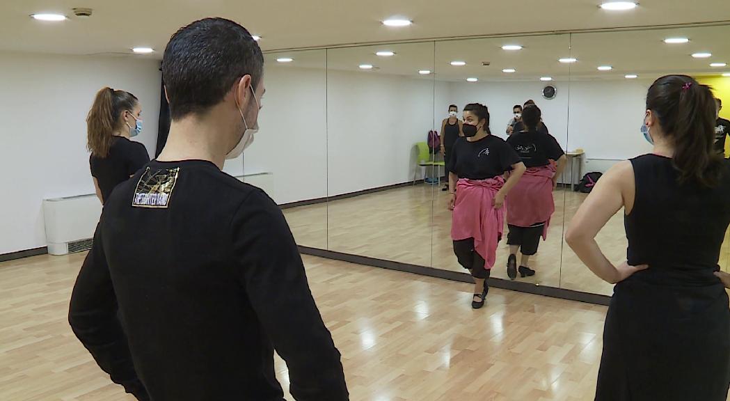 La "bailaora" María Moreno ensenya el seu estil en una masterclass dins els cicles de flamenc de Sant Julià de Lòria