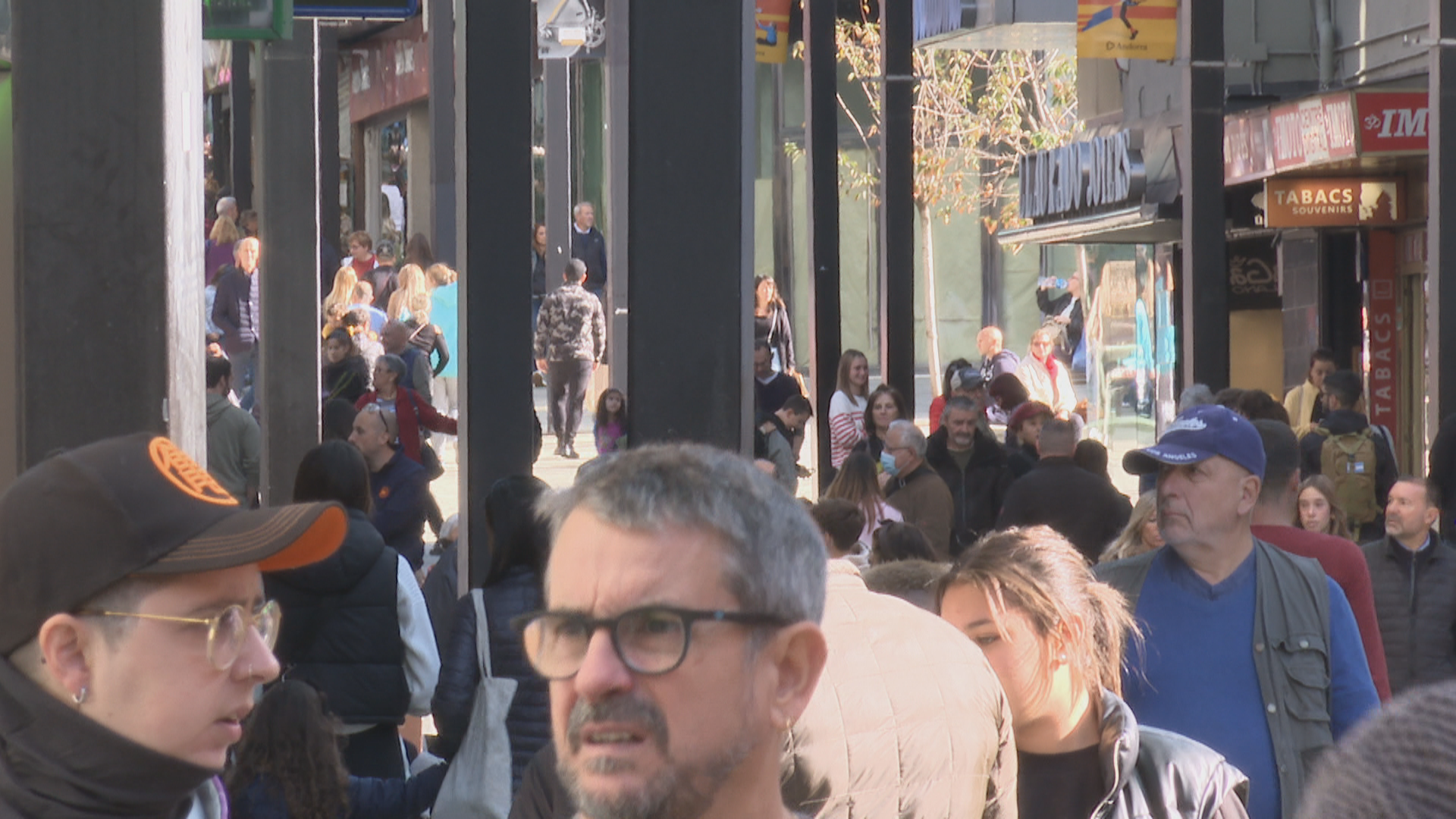 Balanç dels comerços per Tots Sants: molta afluència de visitants, però menys compres de les previstes