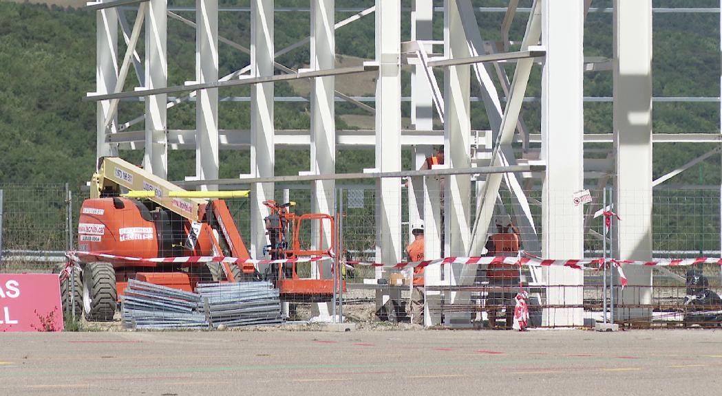 Les balises de posicionament permetran a partir de gener els vols nocturns a l'aeroport d'Andorra-la Seu