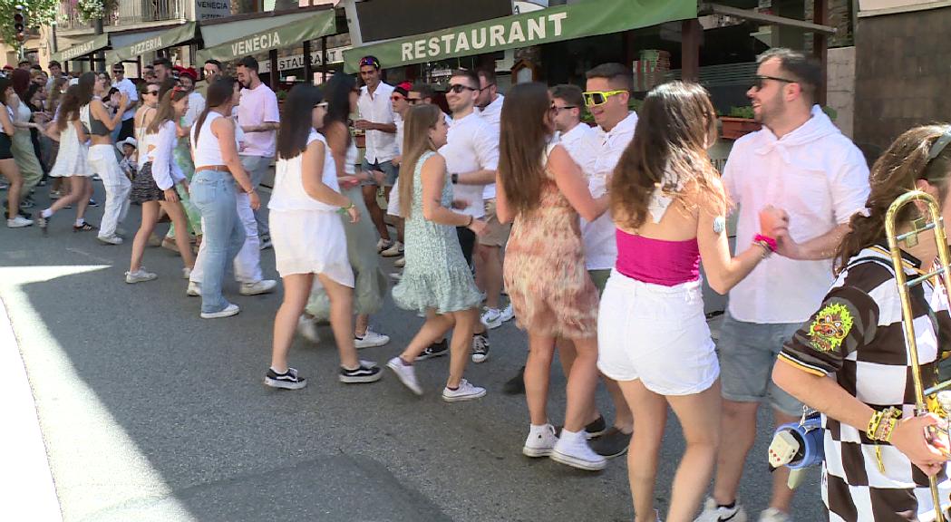 El ball de la Passa aplega desenes de parelles a Sant Julià 