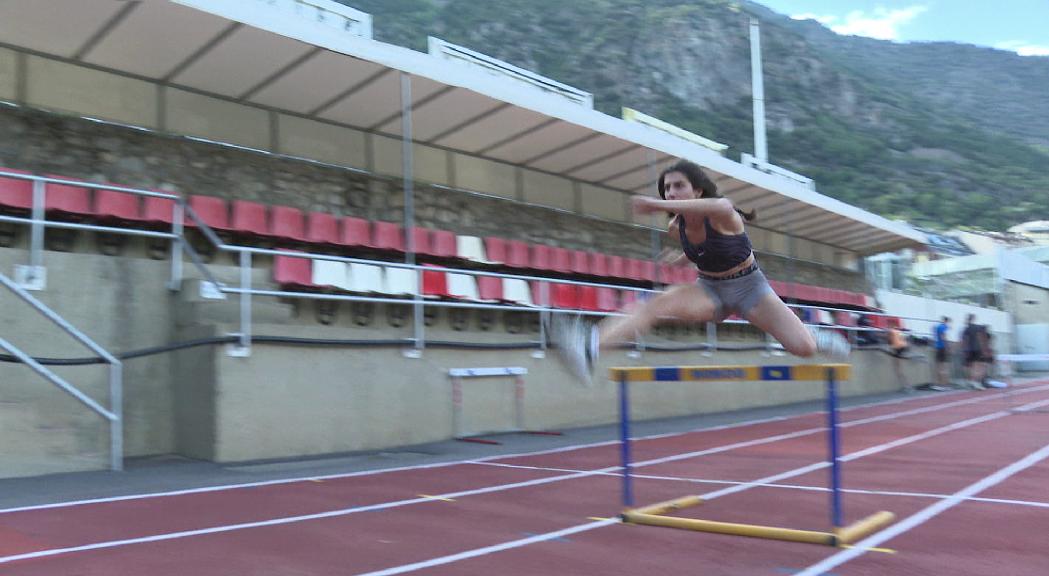 La base de l'atletisme viu el millor moment amb podis internacionals i més de 90 joves a l'escola del CAVA 