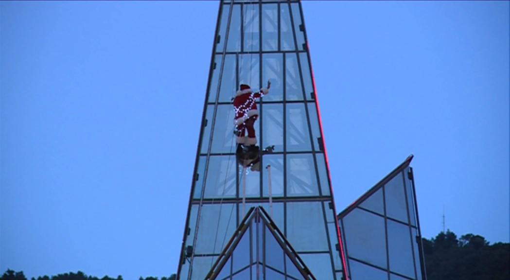 Berenar amb el Pare Noel després que baixés per la torre de Caldea