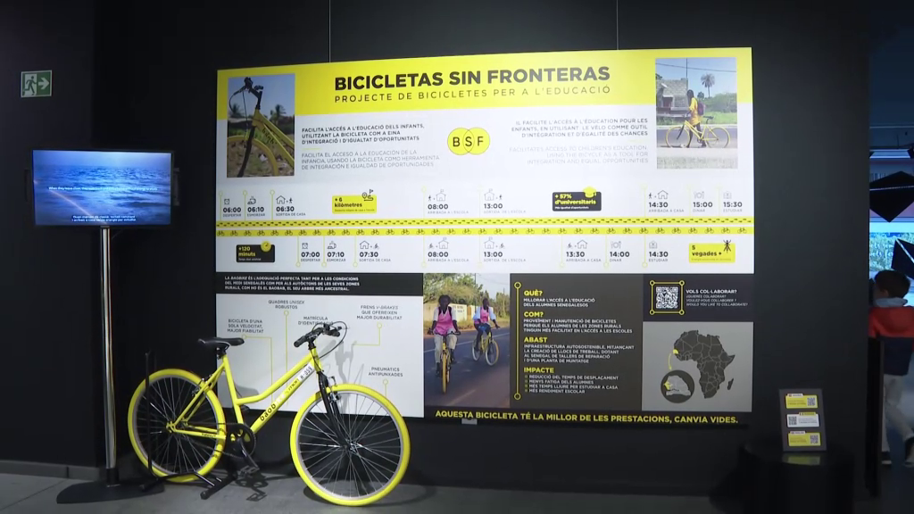 La bicicleta ajuda a millorar els estudis al Senegal