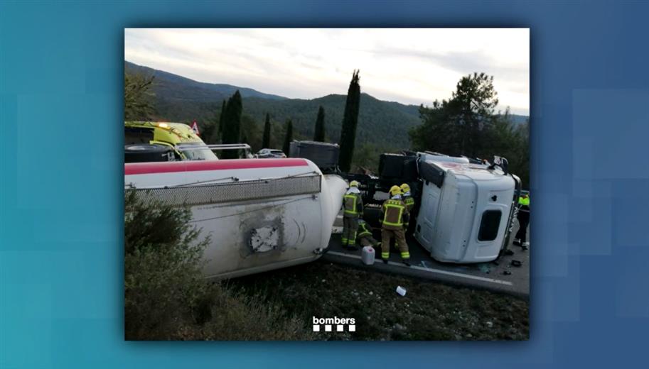 Aparatós accident a la C-14, a l'alçada de Bass