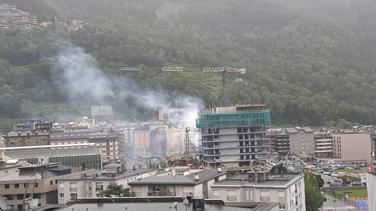 Els bombers actuen per un avís de foc a un restaurant d'Escaldes-Engordany