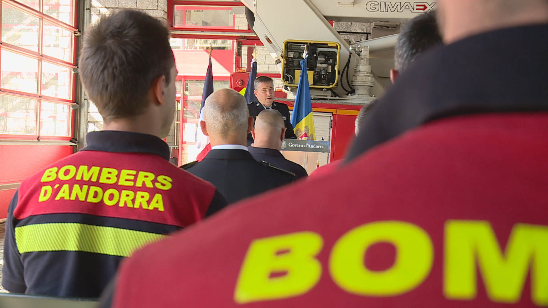 Els bombers reduiran un 40% el cost de formació dels seus oficials 