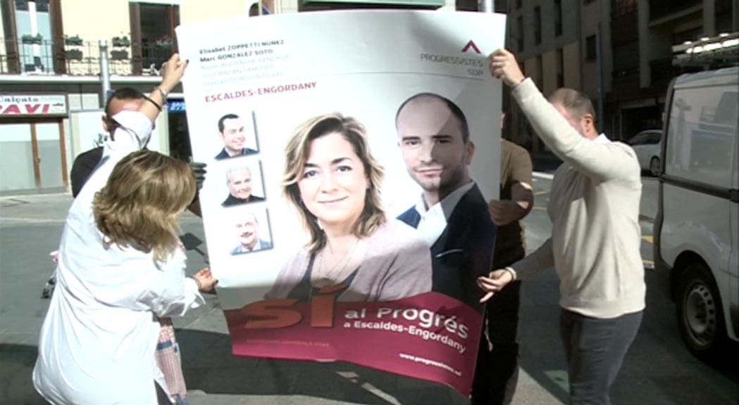 Bona part dels candidats nacionals s'apleguen a Escaldes-Engordany per l'enganxada de cartells de les quatre llistes territorials