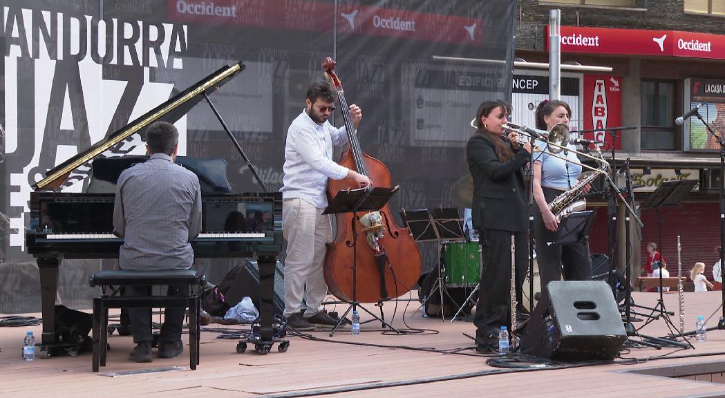 El prolífic guitarrista i vocalista brasiler Toquinho ha posat la