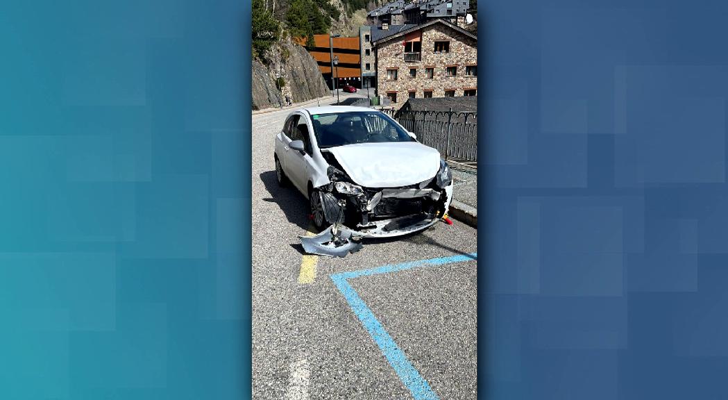 Es busca un conductor fugit després de xocar contra un vehicle a Ransol