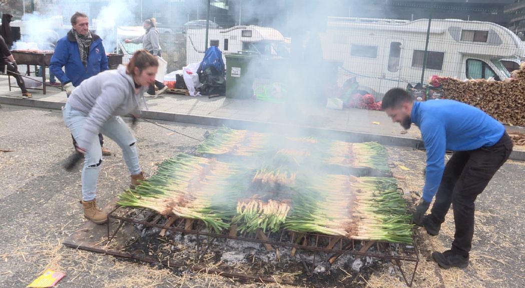 Calçotada conjunta per celebrar el carnaval