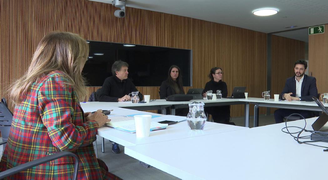 En la primera trobada de la taula de l'habitatge dels grups parla