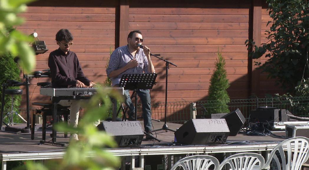 Els carrers de Canillo s'omplen de música i ambient a la fresca 