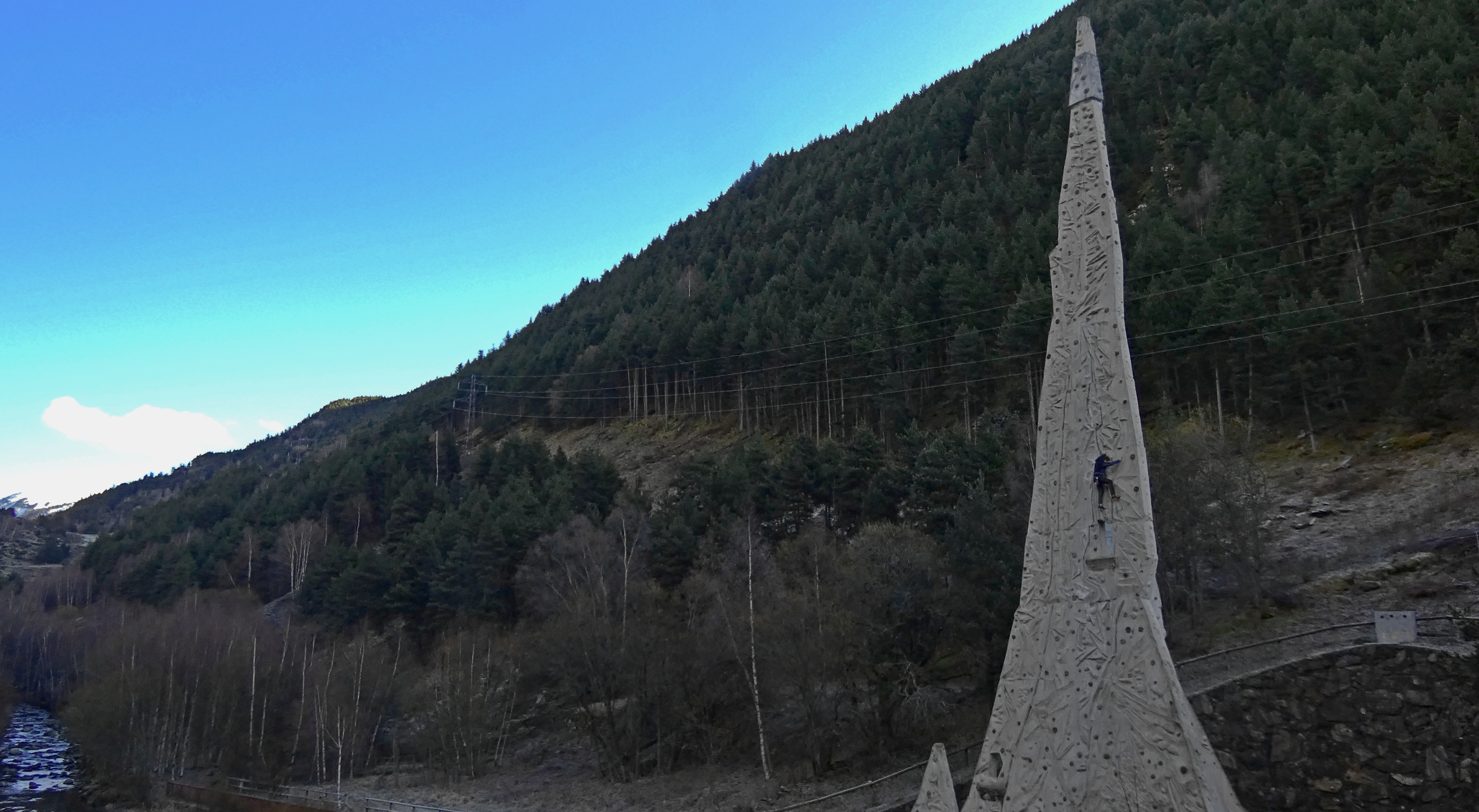 Canillo reobre al públic el mur d'escalada de la Cascada de Moles