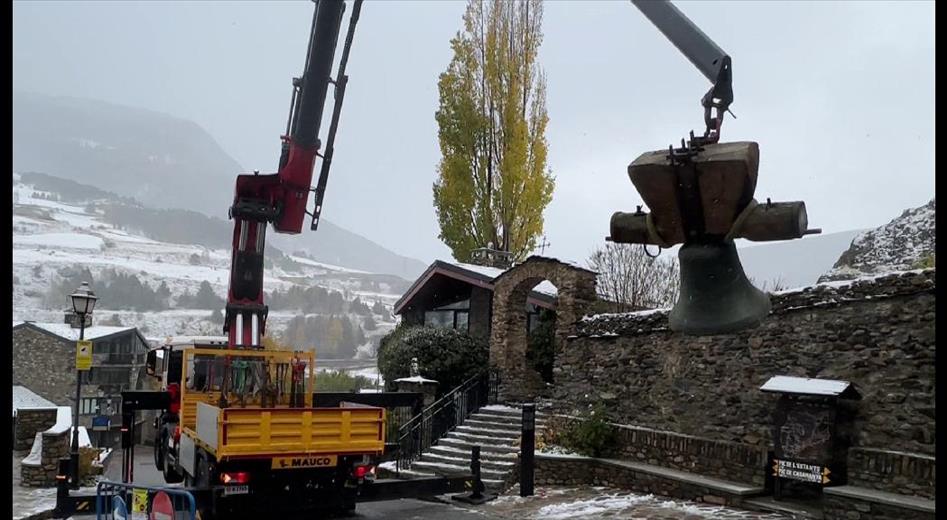 Canillo retira una de les quatre campanes de l'església de Sant S