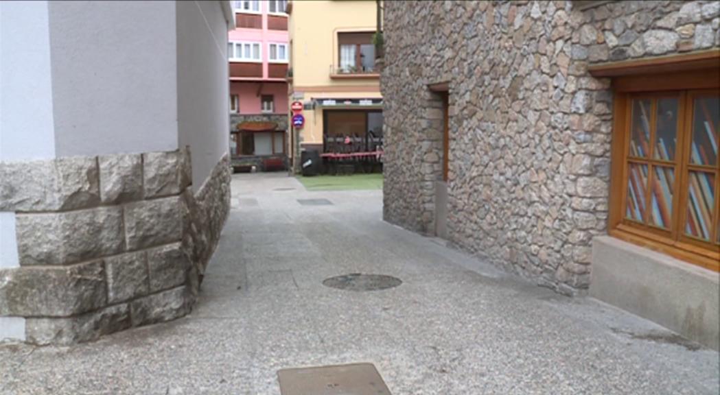 Canvi de paviment per embellir el centre històric d'Andorra la Vella