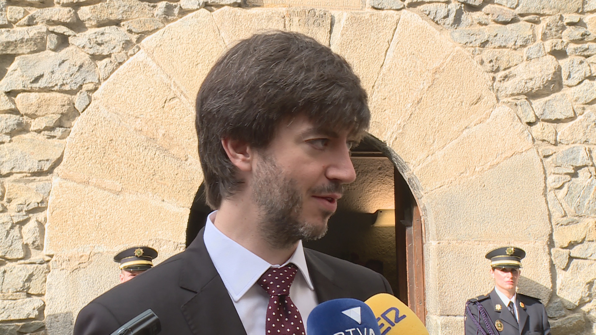 Carles Enseñat prioritza l'aprovació de les lleis pendents abans que les eleccions, mentre Xavier Espot no dona pistes sobre la data dels comicis 