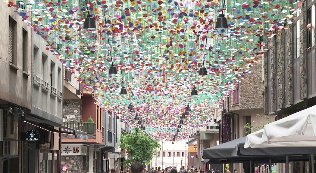 Els carrers d'Andorra la Vella floreixen amb la recuperada Festa de la Primavera