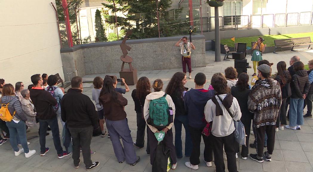 Els carrers de Sant Julià s'impregnen de teatre per a tots els públics   