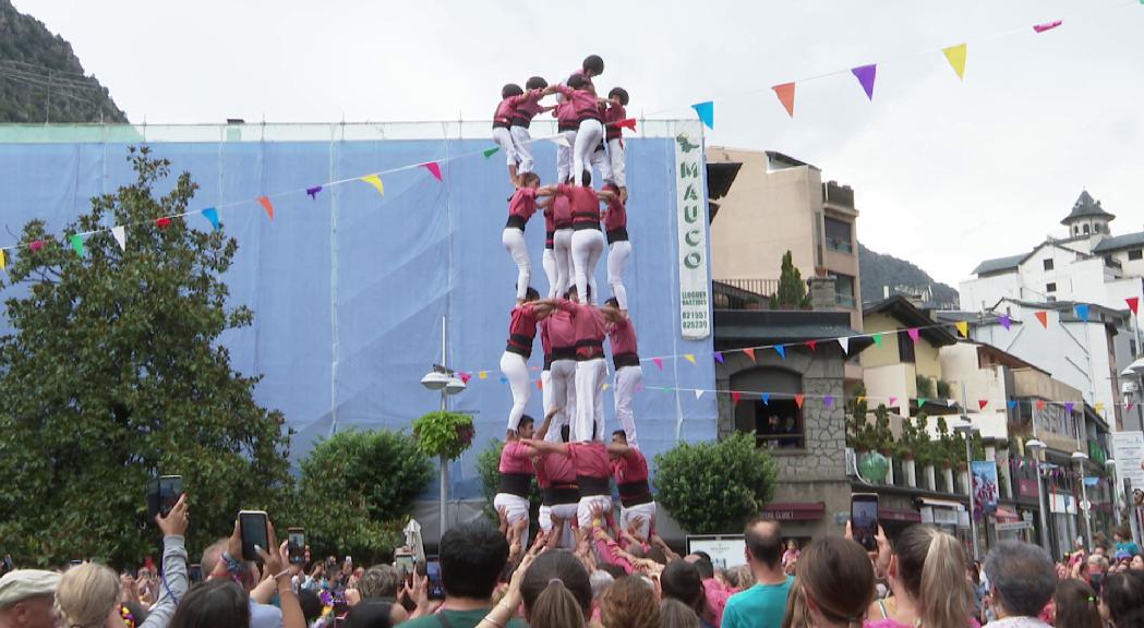 Castells i una escultura per commemorar els 55 anys d'agermanament d'Andorra la Vella i Valls