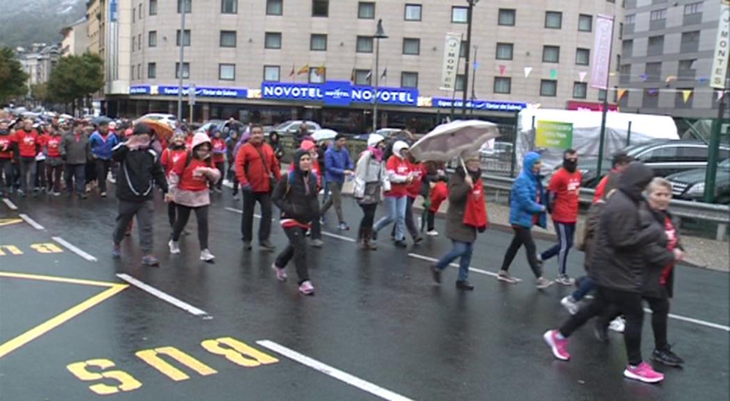 La cinquena caminada contra el càncer recapta 6.500 euros per al transport dels malalts
