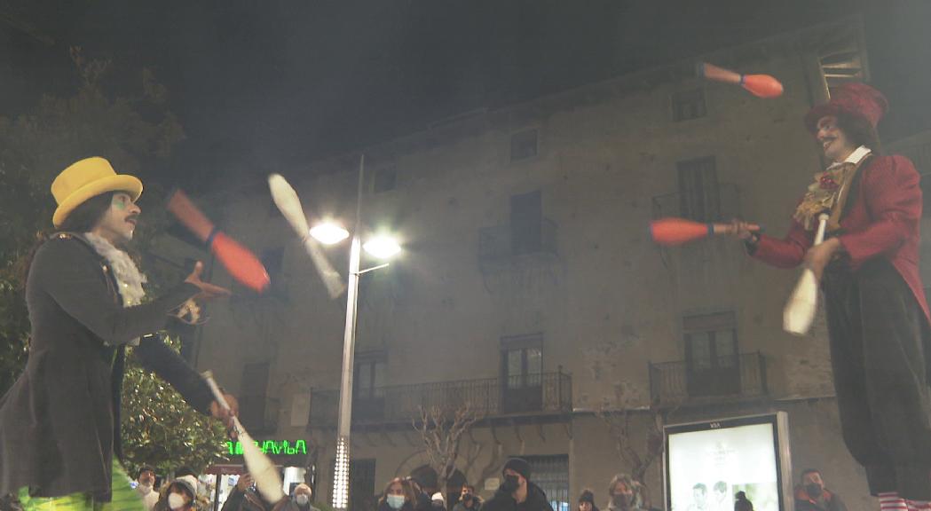 El circ arriba a l'avinguda Meritxell amb la companyia Bamboleo Producciones com a participant al Poblet de Nadal