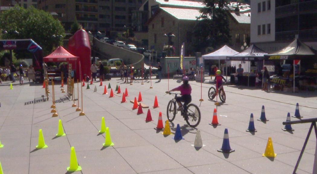 Circuit de bicicletes per als infants en el SomLòria Sport