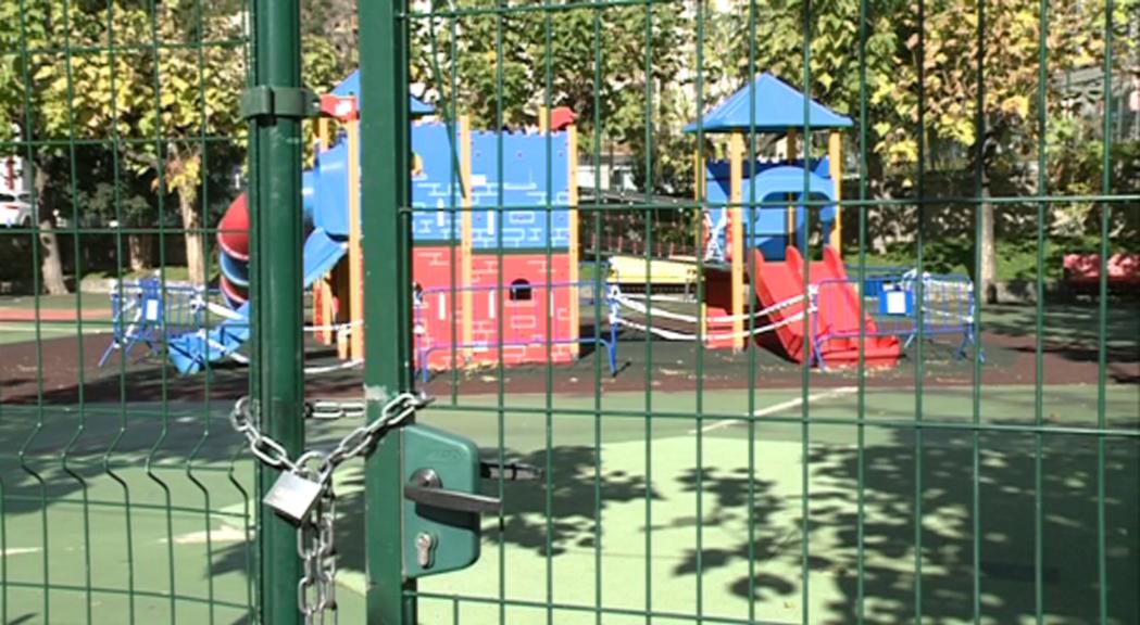 El comú atribueix a actes vandàlics el tancament del parc infantil de Sant Julià