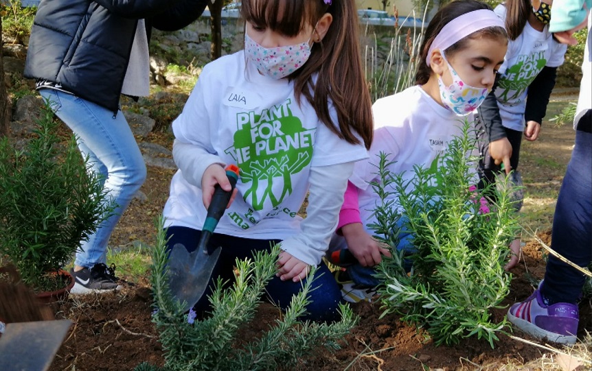 Contactes entre el Govern i una organització ecologista per fer classes extraescolars sobre el respecte a medi ambient