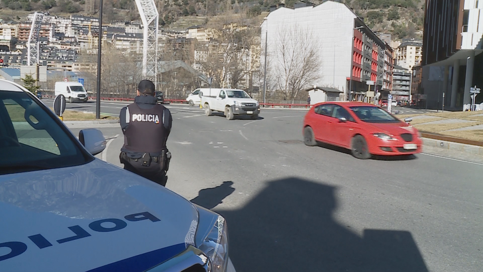 Operació policial per trobar dos homes relacionats amb una presumpta violació