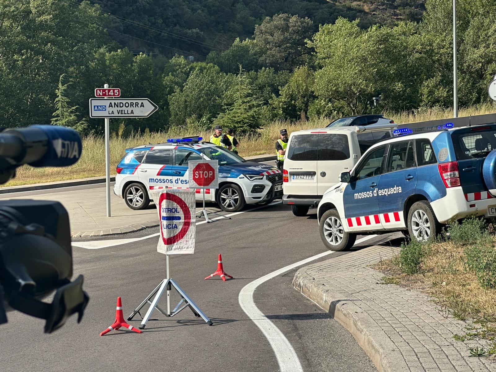 Controls policials a la frontera dins l'operació Gàbia dels mossos